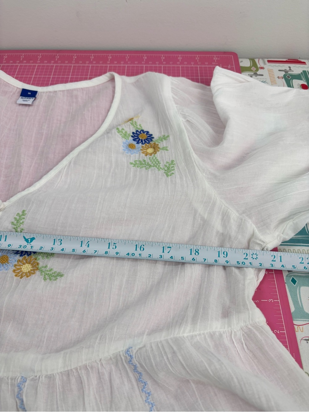 Old Navy Blouse Women M White Floral Peplum Boho Embroidered Gauze Sheer Peasant - Picture 7 of 9
